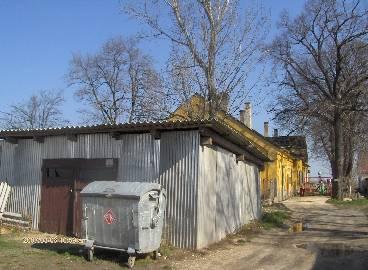 Hulladékgyűjtés Bábolnán az 1980-as években kezdődött meg a szervezett hulladékgyűjtés alapfeltételeinek megteremtése. 2000. január 1. óta a Győri Kommunális Szolgáltató Kft.