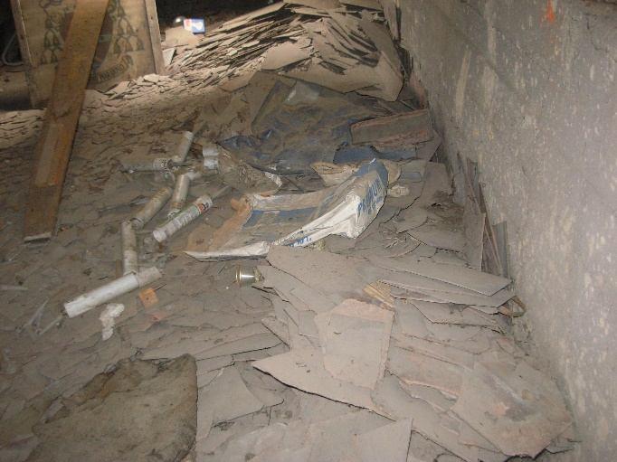 gerendán fekszenek (lásd címlapot). A számozást arab számokkal az előcsarnok felől kezdtem el. A templomhajó négy sarkában a ferdetámok egyedi kialakításúak, ferdén beépített U acélba futnak bele.