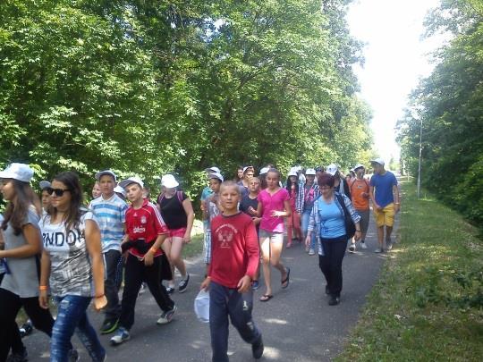 Tábori beszámoló 1. nap: Vasárnap délelőtt 9 óra 30 perckor indultunk Zánkára az iskola elől, külön autóbusszal.