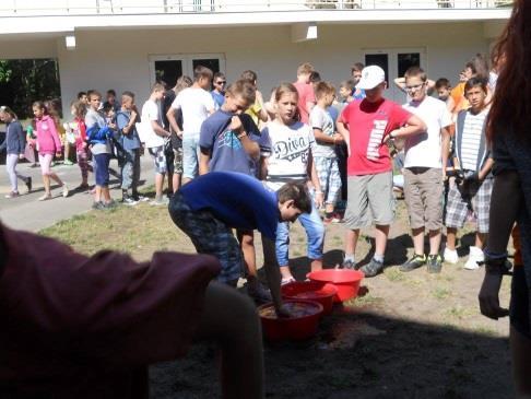 ilyen volt például a Királynő frizurája, Királylány/királyfi menekítése, Tűzoltás, Lovagi torna. A tanulók nagyon élvezték ezt a programot.