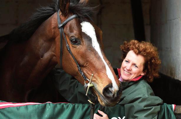 HÍREK Nemzetközi galopp Történelmi skót győzelem a Grand National-ban Április 8-án emberek tízezrei előtt lefutották a britek legnagyobb díjazású ugróversenyét, az egészen elképesztő hagyományokkal