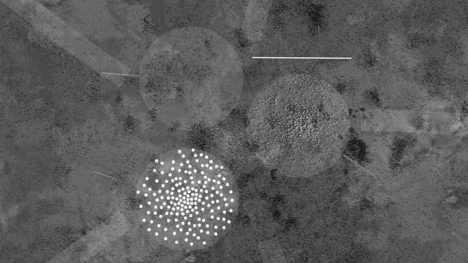 244 Meteor csillagászati évkönyv 2013 SKA központi régiója közepes frekvenciájú sûrû apertúrarács tányérok alacsony frekvenciájú ritka apertúrarács 5km 1. ábra.