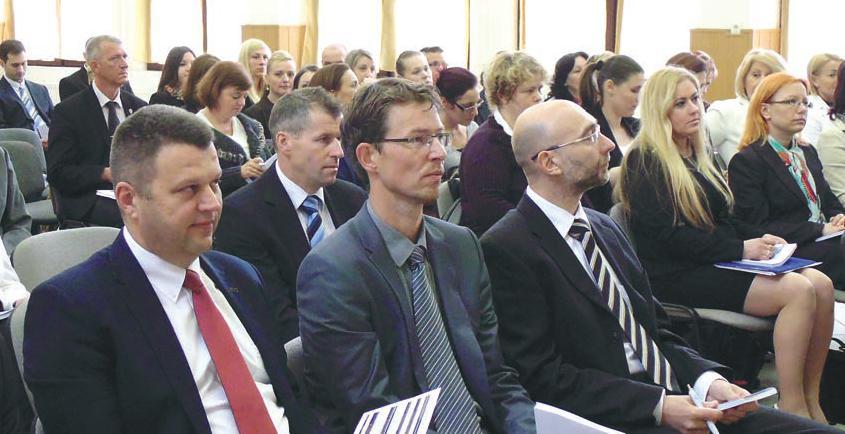 72 Tamás, az első hazai börtönrádió, a Rács FM korábbi főszerkesztője, Caitlin Jones nagykövethelyettes, Phil Maguire, a brit Nemzeti Börtönrádiószövetség vezérigazgatója és Andrew Wilkie, a