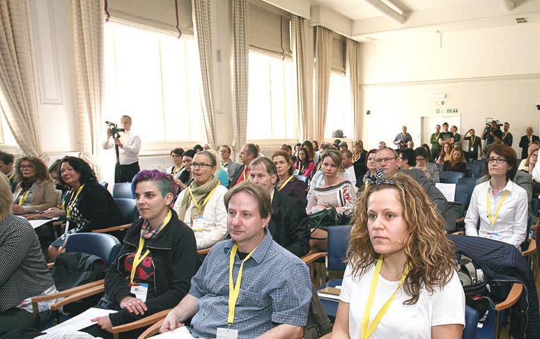 dandártábornok pedig kerekasztal-beszélgetés keretében osztották meg a tapasztalataikat. A konferencián részt vevők belehallgathattak mindhárom rádió adásaiba is.