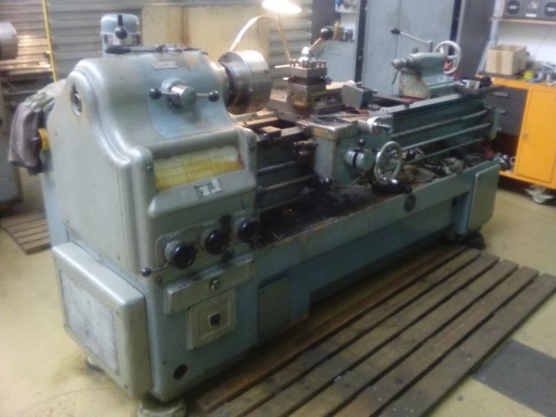 Esztergagép: E400-1500 egyetemes esztergagép /MSZ-5022/ 4. ábra Az E400-1500 típusú esztergagép a Tanszéki műhelyben.