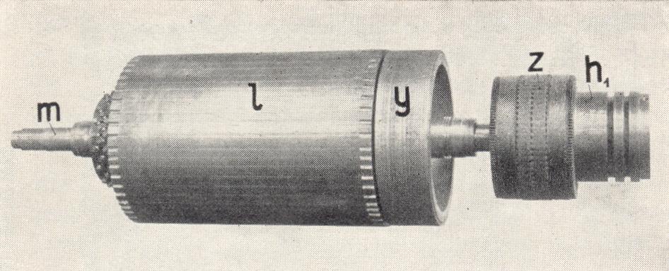 l csillapítórudak. Damper bars. Dämpfer. m forgórész tengelye. Shaft of rotor. Rotorwelle. y indító-motor forgórésze. Rotor of starting motor. Rotor des Anwurfmotors. z gerjesztőgép armaturája.