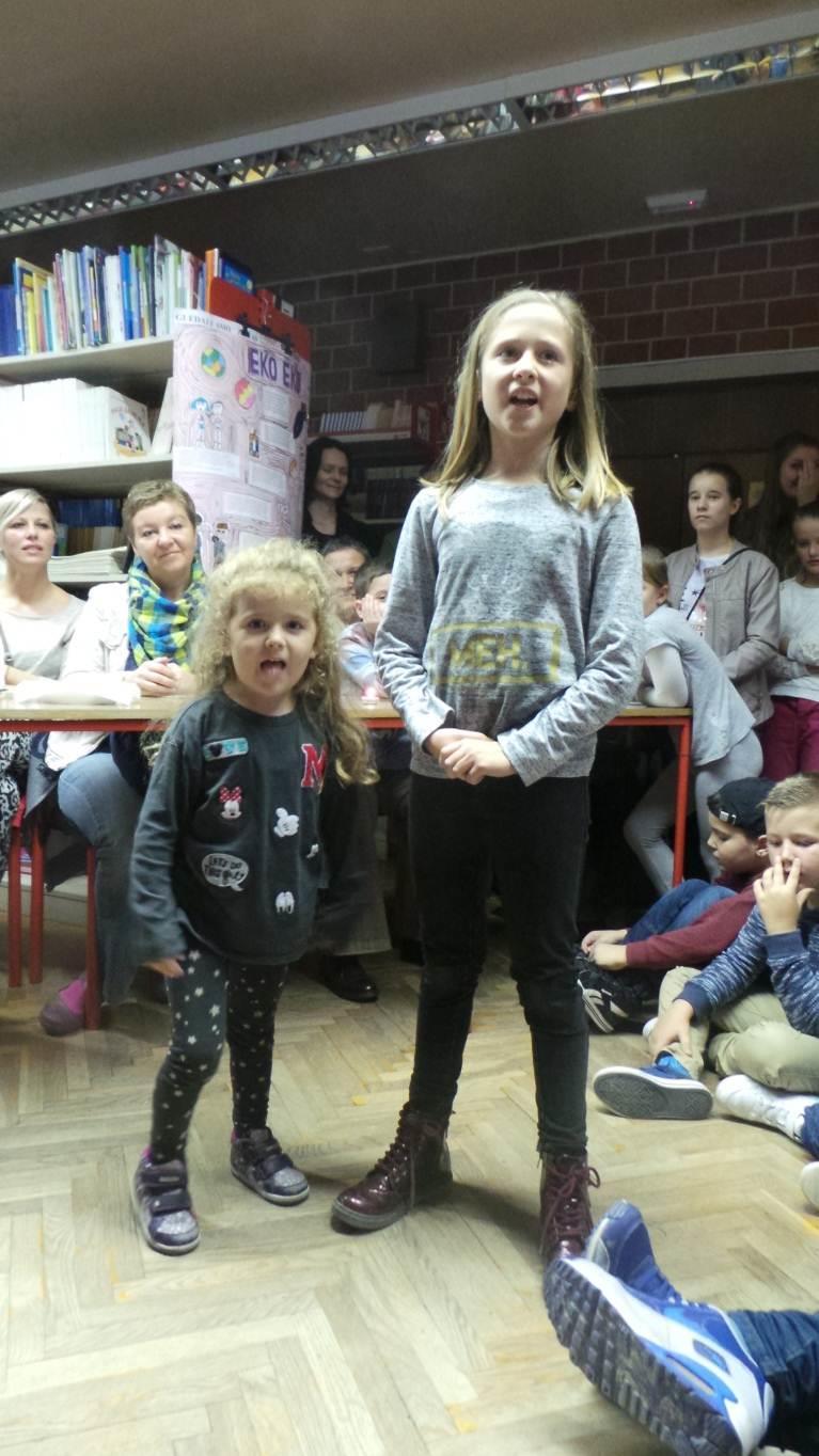 PJESMA O JESENI Lastavica tješi kuće, Moram ići Ovdje mi nije vruće. Sve će biti u redu Neka vam pjevaju vrapci. Od te divne glazbe Sklopit će vam se kapci.