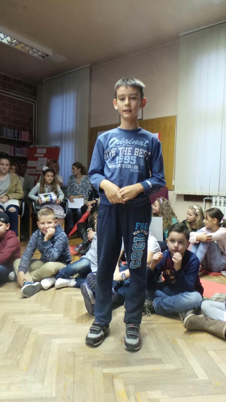 RADOST Radost je leptir što proleti, zelena biljka na goleti. Radost je riječ, osmijeh i ruža, ona nam sunce na dlanu pruža.