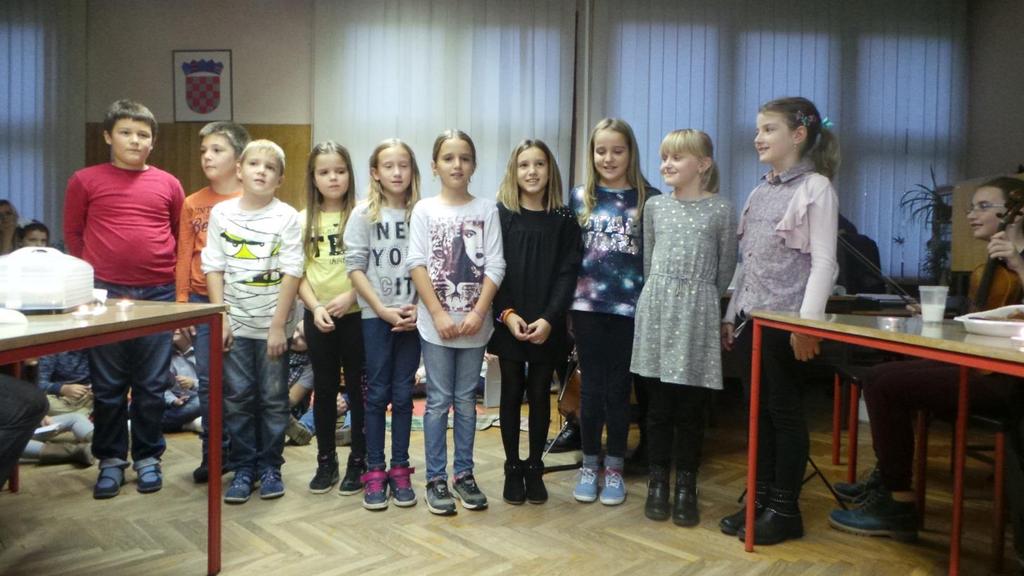 3.d razred LISTOPAD U GRADU Šumi kiša, pere grad, lišćem šušti listopad. Čas bučnija, a čas tiša, kroz sve krošnje šumi kiša.