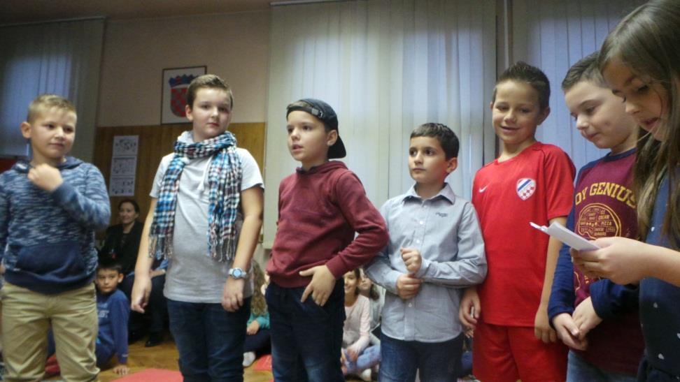 REP O JABUCI Jabuka crvena, žuta I zelena Jedemo je dnevno Nekoliko puta. 2.