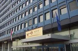 és a kizárólagos tulajdonában lévő HSSC Szolgáltató Központ Kft. A 100%-os állami tulajdonban álló Hungalu-Service Kft. a működését 1990. október 1-jén kezdte meg. A Magyar Állam nevében az MNV Zrt.