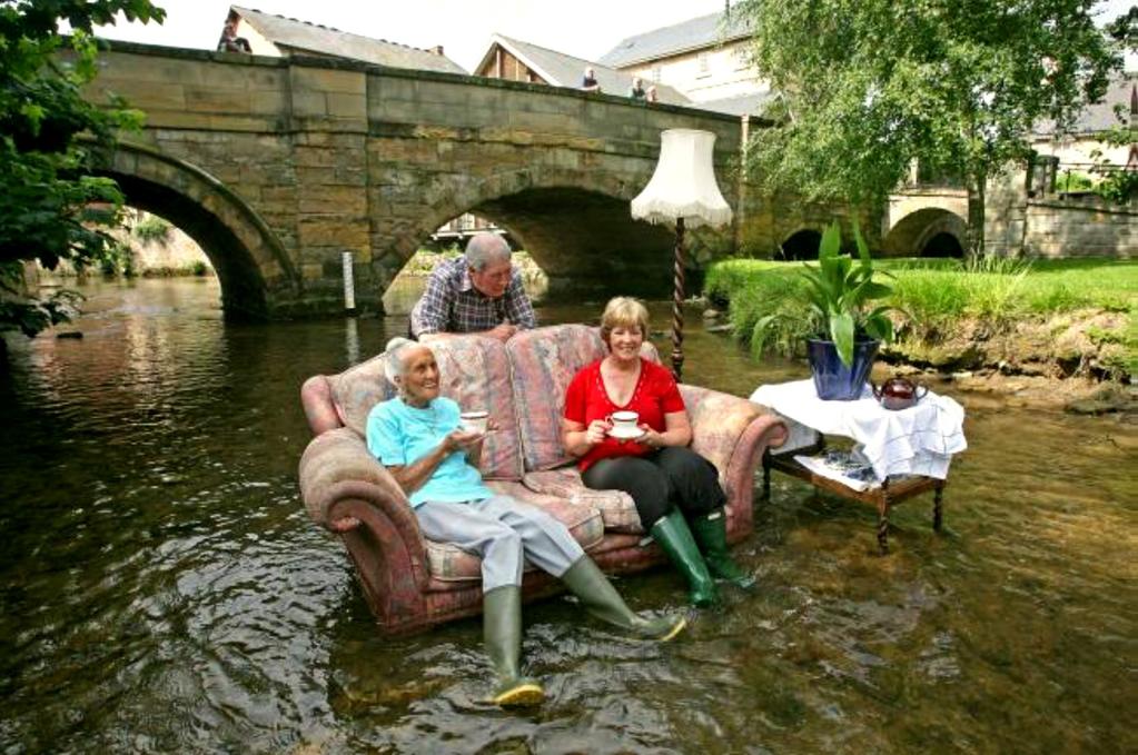 offline pond vízfolyás mellett létesített tó, a vízfolyásból kiterelt vízzel töltődik fel áradáskor online pond olyan tó, amit közvetlen egy vízfolyás medrében létesítenek, annak kiszélesítésével RAF