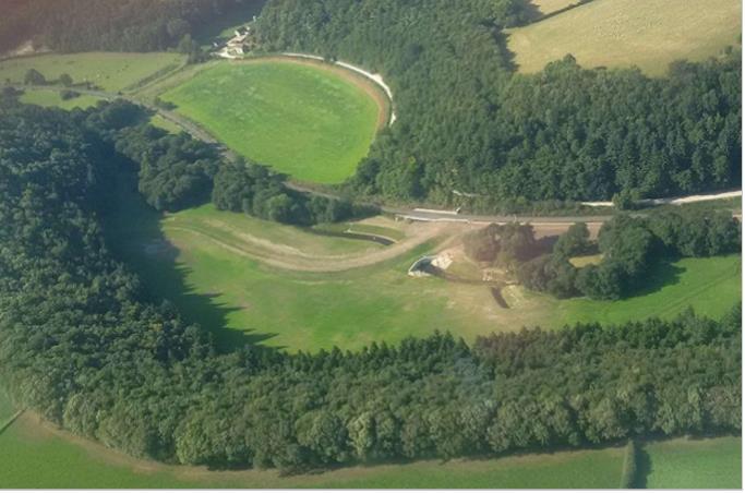 Készült: 2db. Vízmegtartó kapacitás: Az ártér adottságaitól függ, jelen kettő 1200 és 3600 m 3 vizet tart meg. Költséghatékony, 1m 3 víz megatartását 1,69 fontból el lehet érni.