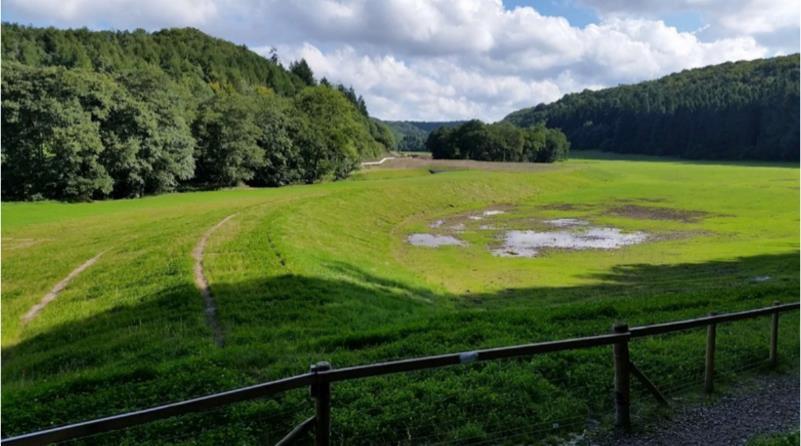 elvén működő nagy tározót lehetett építeni.