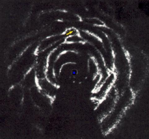 hogy a hidrogén atomok elnyelik, majd pedig kibocsájtják a 21 cm-es hullámhosszú sugárzást. Az elméletét a megfigyelések ragyogóan igazolták.