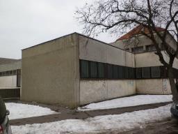 ÉTV_E-4 Kölcsey Ferenc u Modern iskolaépület, az 1970-es évek építészetének jó minőségű példája.
