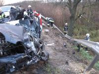 Létrehozta KesztHelyi Létrehozva: 2008-12-06 22:33 [1] Három ember veszítette életét a 76-os úton Sármellék és Fenékpuszta között abban a közúti balesetben, amit hajnalban észlelt egy autós.
