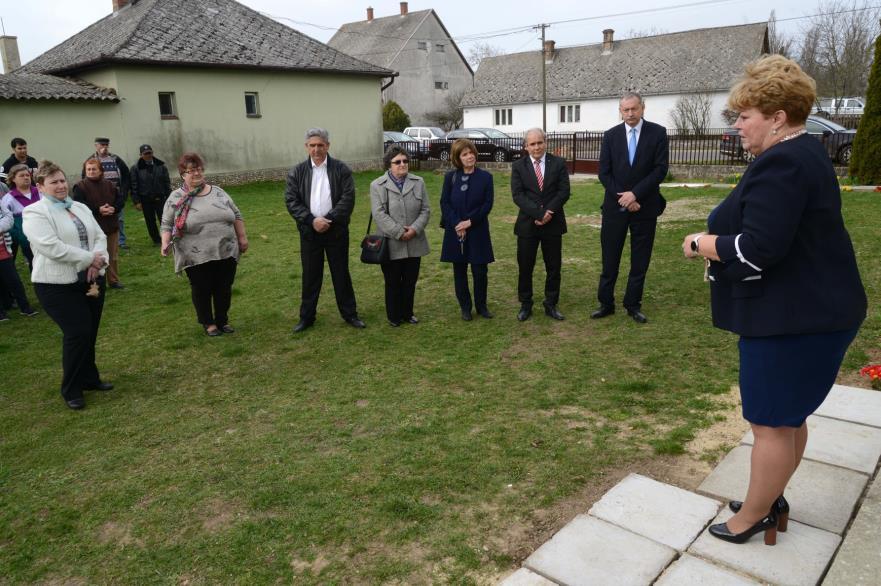 Szelektív hulladékgyűjtés Ünnepélyes épületátadás Gigén Dr. Neszményi Zsolt kormánymegbízott és Szászfalvi László országgyűlési képviselő, valamint Harasztiáné dr.