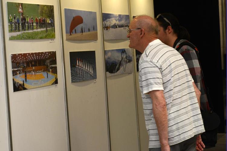 Kiállítás Ahogy azt a kiállítás címe - PANORÁMÁK - is mutatja, hazai