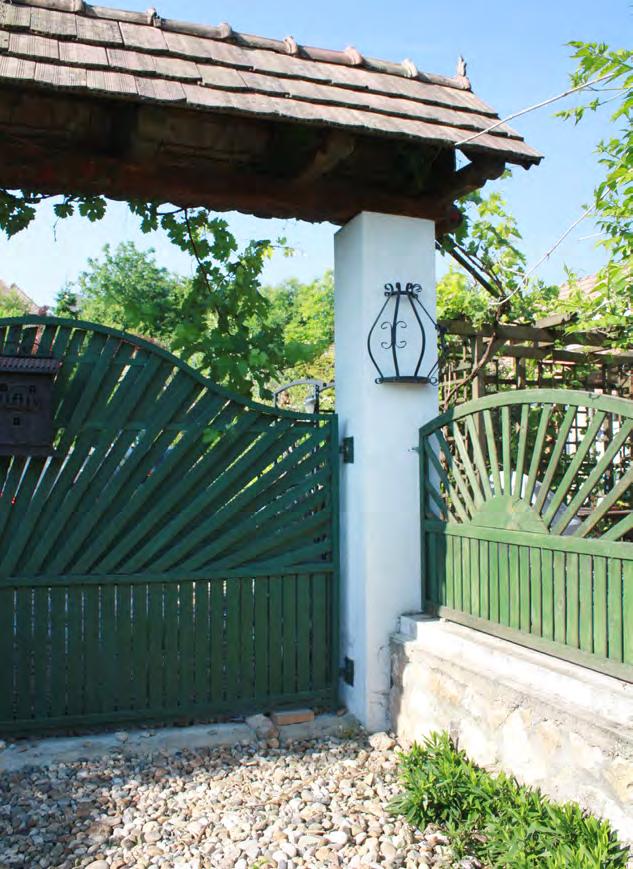 8 Csesznek bemutatása A község lakóinak száma jelenleg meghaladja az 530 főt.