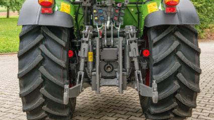 A szériaszerűen beépített TLT-automatika a hátsó emelőmű emelési magasságának függvényében önműködően ki- vagy bekapcsolja a TLT-t.