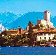 Kirándulások tehetők a Dolomitok más festői völgyeibe, melyeken át eljuthatnak a világhírű Cortina d Ampezzoba és a Misurina-tóhoz is. A legközelebbi tengerpart 100 km-re (Lignano ill. Grado).