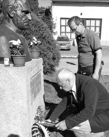 szombati, ünnepi szentmisén a csíksomlyói nyeregben. Pénteken Harrach Péter megkoszorúzta a madéfalvi emlékművet és Márton Áron, Erdély mártír sorsú püspöke szobrát.