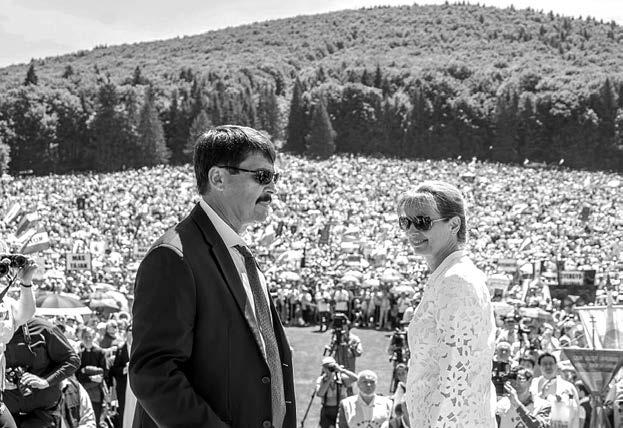 Veres András püspök. A költő szavaival mondta: ha Isten a Szűzanya által akart közeledni az emberhez, mi ne akarjunk nélküle közeledni Istenhez.