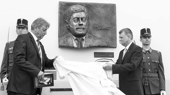 Országjáró Emléktábla Horváth Balázsnak Veszprémben Kövér László (Fidesz), az Országgyűlés elnöke és Latorczai János, a KDNP Veszprém városi elnöke leleplezte le azt az emléktáblát, melyet Horváth