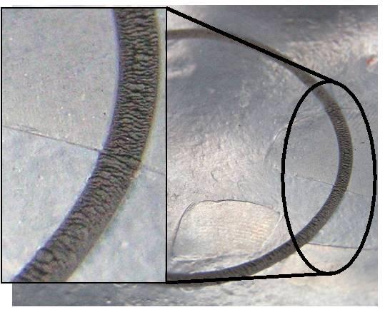 2 mm 38. ábra. Az EPDM-45 kopott felszíne PoP vizsgálat után (v = 5 mm/s). Az ellenfelület mozgásának iránya az óramutató járásával ellentétes 39. ábra. A gumi felület begyűrődésének folyamata.