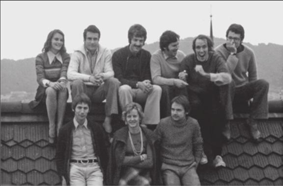 2. ábra. A Nöthiger műhely Zürichben, 1975-ben. Hátul: Trudi Schüpbach, Rolf Nöthiger, Sigi Strub, Kurt Dübendorfer, Eric Wieschaus és Szabad János.