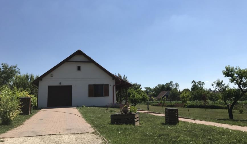 E) KISPARCELLÁS, ZÁRTKERTI JELLEGŰ TERÜLET Magyaralmás zártkerti