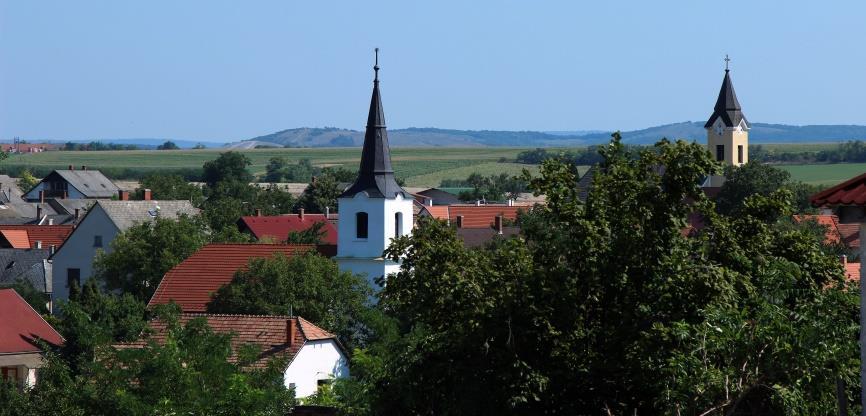 B) ÁLTALÁNOS TELEPÜLÉSKÉP Ahhoz, hogy Magyaralmás településképét, arculatát védeni tudjuk, meg kell határozni, mire is irányul majd a védelem, hogyan írható le a község településképi szempontjából.