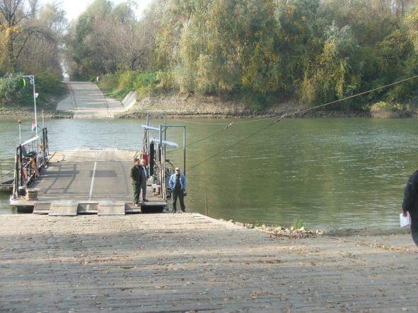 vágatással + kis