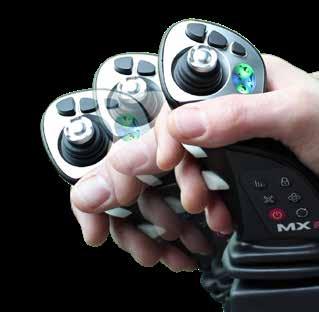 Kiegészítő Direkt Kontrol Joystick, 2 további iránypár működtethető kényelmesen a hüvelykujjal: a homlokrakodó 3. ÉS 4. funkciójának közvetlen és progresszív működtetése. Seb.