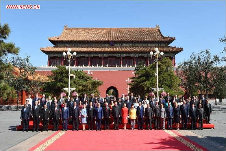 Több mint szimbolikus analógia két 70. évfordulós díszszemle Peking, 2015. szeptember 3. Moszkva, 2015. május 9. 2014-ben közös döntés a 70.