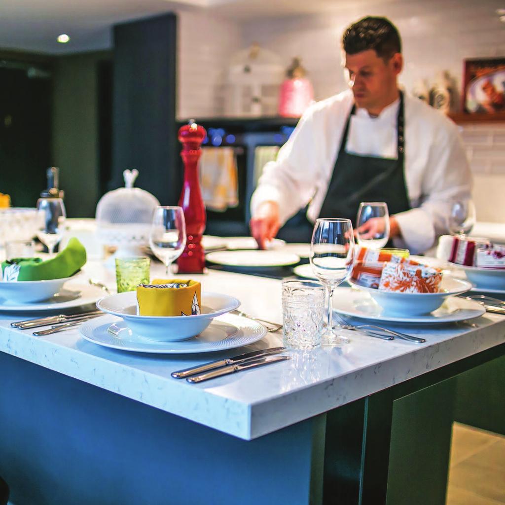 FESTIVE PARTY AT THE KITCHEN ÜNNEPI PARTY A THE KITCHENBEN What s Cooking in The Kitchen at Your Christmas Party? DATE: November-December 2018 A high-tech culinary corner meets cosy lounge.