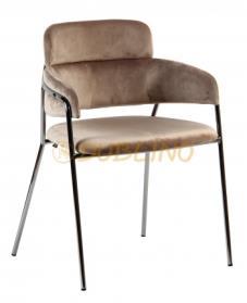 A szék lábai erős fém anyagból készültek.