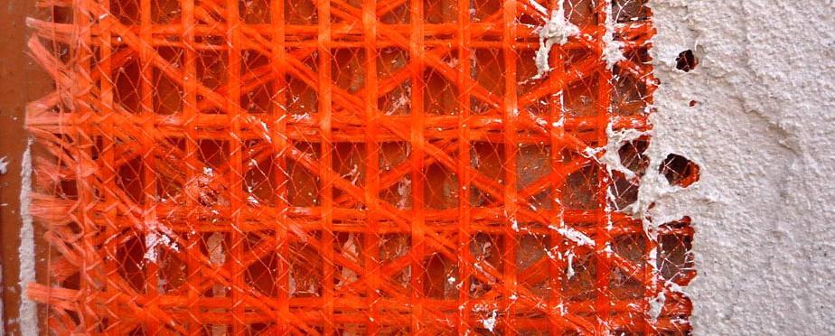 Építőipari alkalmazások EQ-Grid Multiaxiális kötött kelme földrengésálló vakolat alapozáshoz Anyaga: 71,1 %-ban üveg-, 28,9 %-ban egy fajta szintetikus szálasanyagú fonal. Multiaxiális kelmeszerkezet.