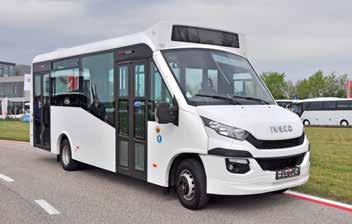 A 9,5 méteres Isuzu Visigo turistabusz 39 utasának öt köbméteres csomagtér áll a rendelkezésére Az IVECO Compacto 2 midibuszt a Kapos Jármûgyártó Zrt.
