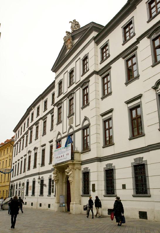 Schmelczer-Pohánka Éva központi épület és az egyetemi könyvtár számára szerezték volna meg, a Lanfranconi-telek pedig kizárólag az orvosi és természettudományi intézmények elhelyezésére lett volna