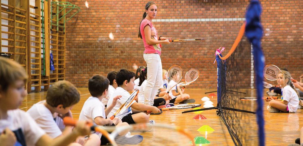 A kerületünkben is egyre több iskolás teniszezhet SPORT 15 SOK PÁLYÁN PATTOG A LABDA Útjára indult, és népszerű a sulitenisz A klasszikus és egyre népszerűbb sportág, a tenisz alapjaival