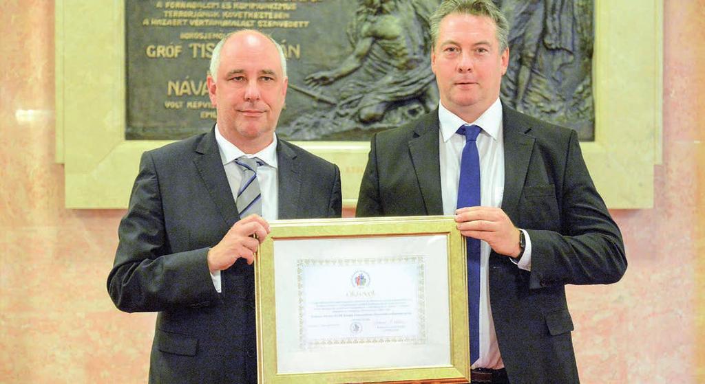 4 KÖZÉLET A nagycsaládosok elismerése Pestszentlőrinc-Pestszentimrének BELÜLRŐL FAKAD A CSALÁDOK SEGÍTÉSE Pozitív fogalommá vált a nagycsalád Magyarországon Ughy Attila polgármester és Szarvas Attila