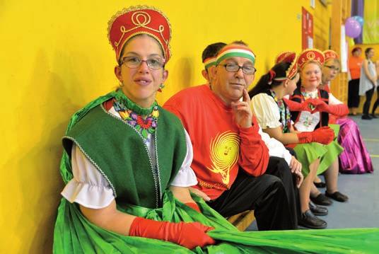 Megindító volt látni a Roll Dance Budapest Kerekesszékes Kombi Táncegyüttest és a Napsugár Anna Zenei Jeltánc Társulatot.