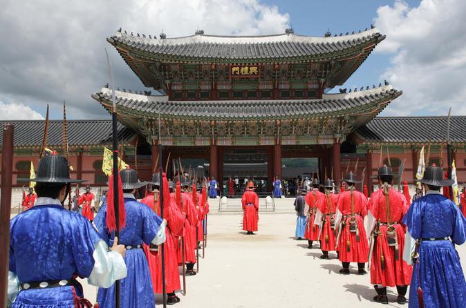 DÉL-KOREÁRÓL Területe: 97 000 km2 Népessége: 50 millió fő Várható élettartam: 82 év 1 millió lakos feletti népesség 10
