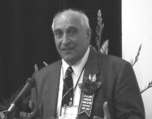 Csávás Imre (1934 2010) C sávás Imre 1934-ben született Sáros pata kon, de gyermekéveit Kunmadarason töltötte, ahol édesapja innovativ gazdálkodóként a magyarországi öntözés és rizstermesztés
