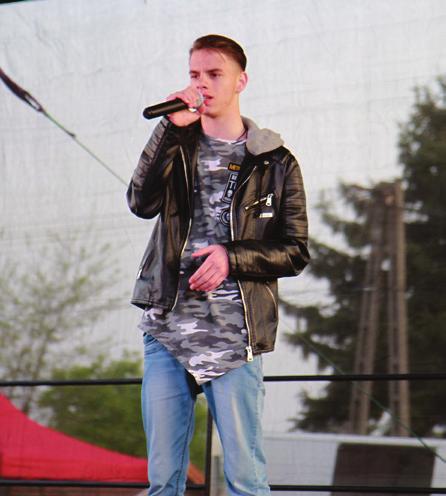 A bezsákolt szemetet két önkéntes által felajánlott utánfutós autóval szállították el a