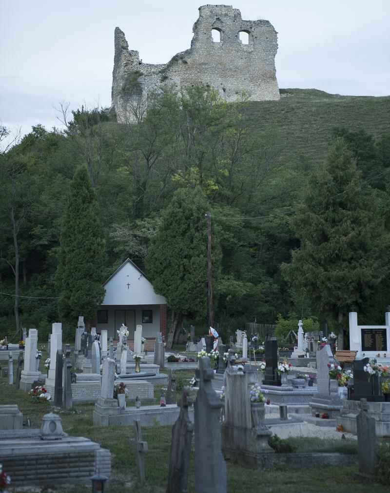 TEMETŐ 82-es helyrajzi szám alatt, a Fő utcán található Döbrönte temetője.