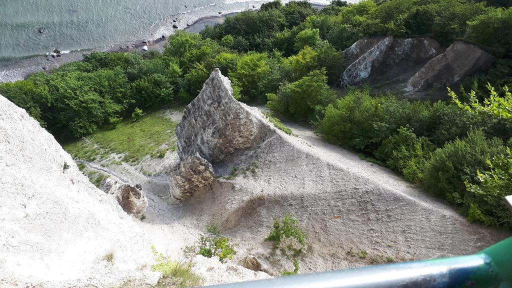 23.Munkanap 2017.07.24 (Hétfő) Időjárás: Napsütéses időnk volt egésznap, hőmérséklet 18 C. Korán reggel útnak indultunk a Rügen szigetekre, megnéztük az ottani nemzeti parkot is.