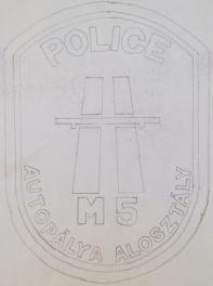 A 04A képen szereplő tervezetben a macskaféle felfelé ugrik, ez a "vadászatot" jelképezte volna. Felkerült az "M5" felirat is.